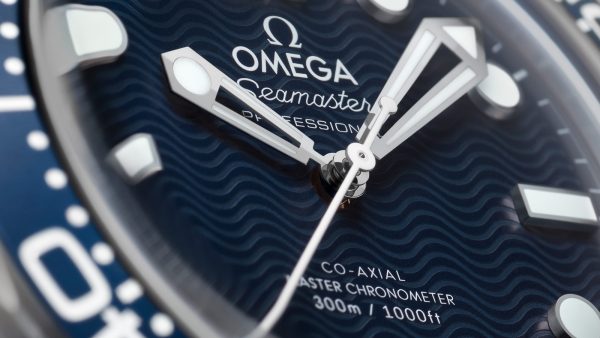 OMEGA 300m diving watch 42mm Master Chronometer James Bond 60th Anniversary Watch - Image 5